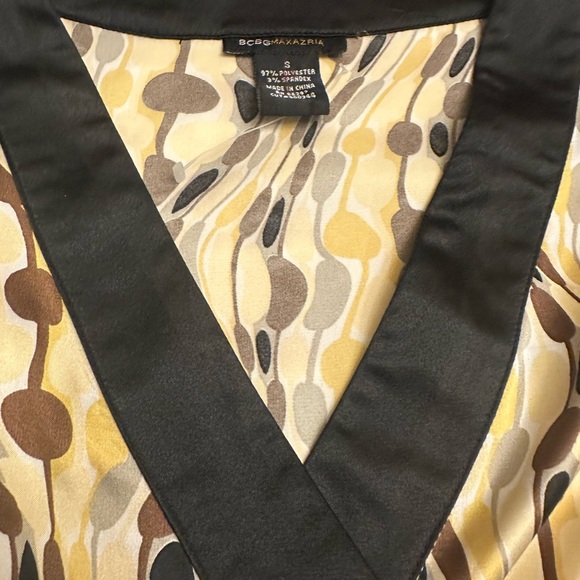 BCBGMAXAZRIA Satin Print Cap Sleeve Wrap Blouse Small Excellent condition - Picture 9 of 9